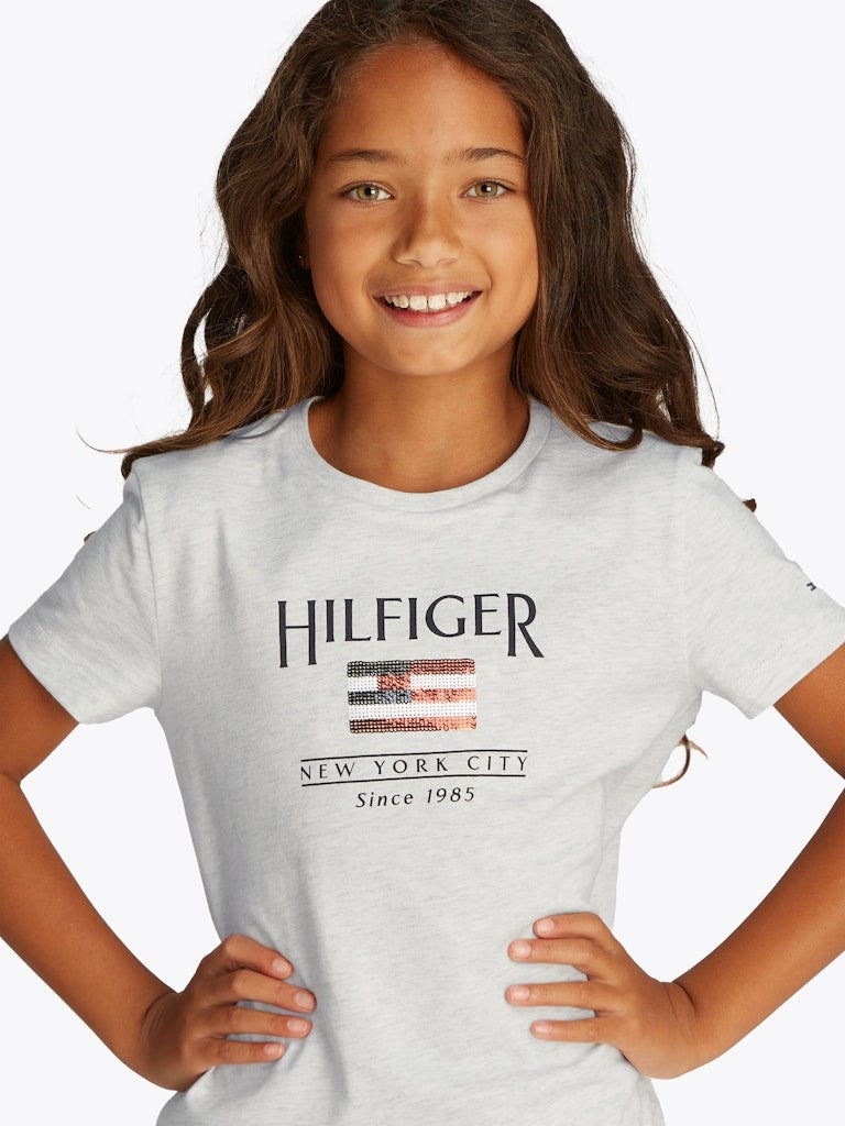 Tommy Hilfiger - Schneeweißkleid & Pinse Flagge