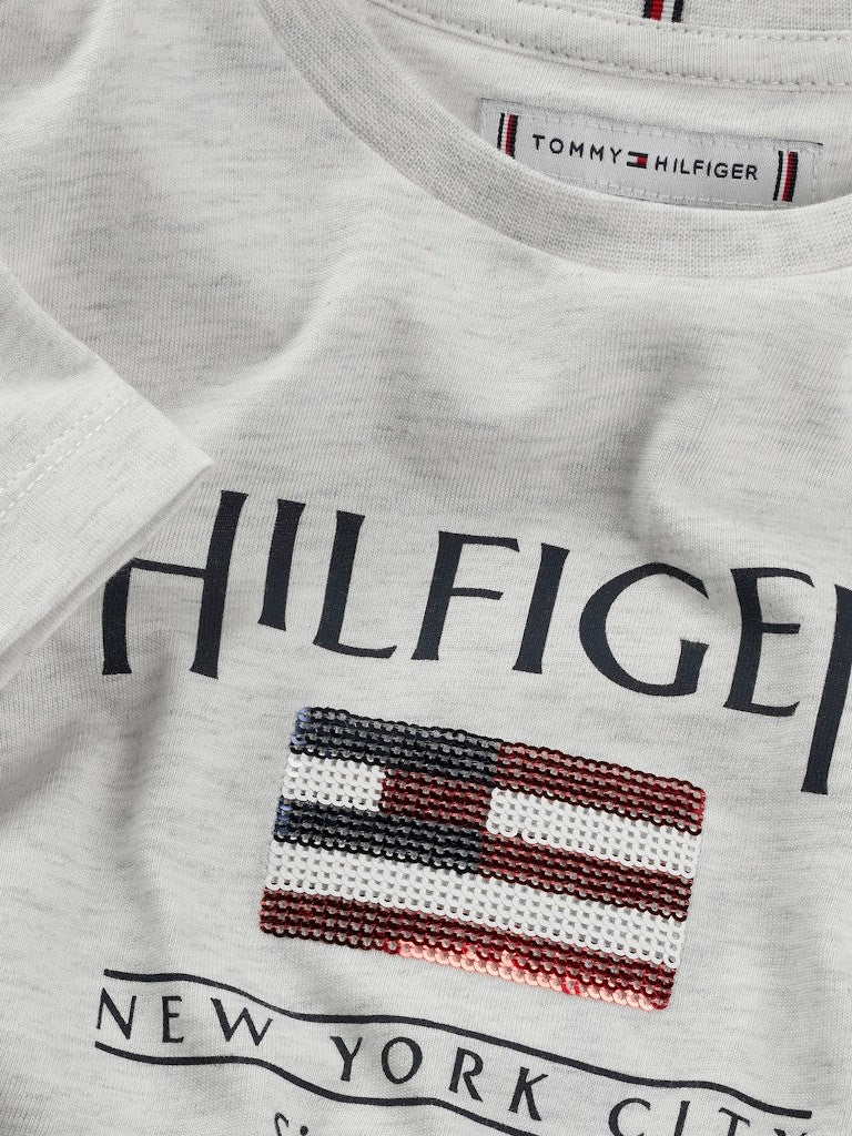 Tommy Hilfiger - Schneeweißkleid & Pinse Flagge