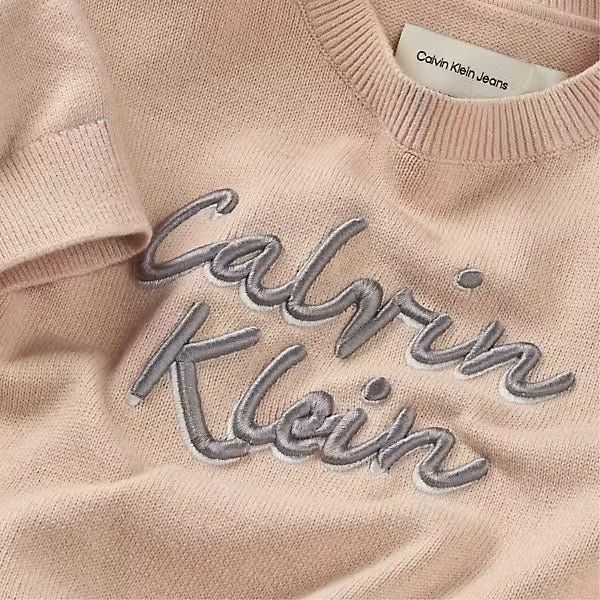 Calvin Klein - Pull Spanish Villa & logo métallique