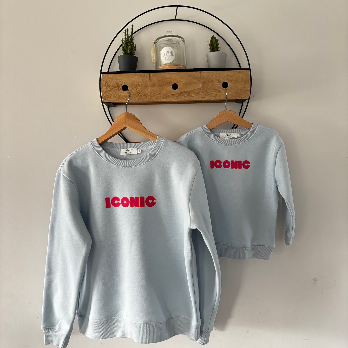 Mutter und Tochter – IKONISCHES himmelblaues Sweatshirt