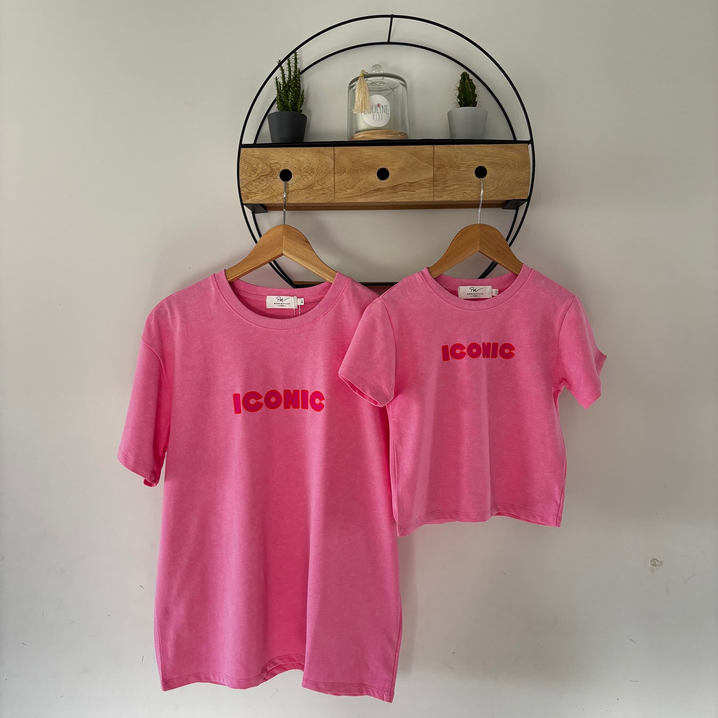 Moeder & Dochter - ICONISCH donkerroze t-shirt