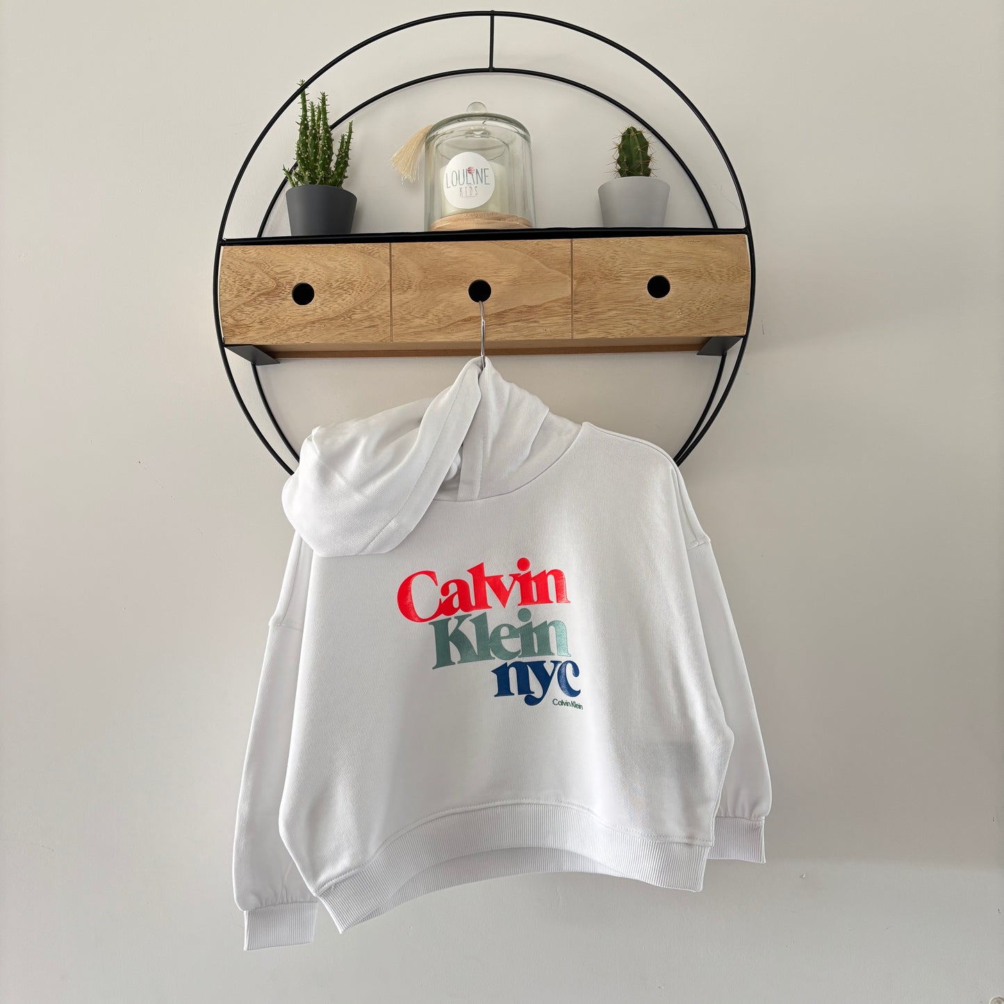 Calvin Klein - Firma de perlas con capucha blanca