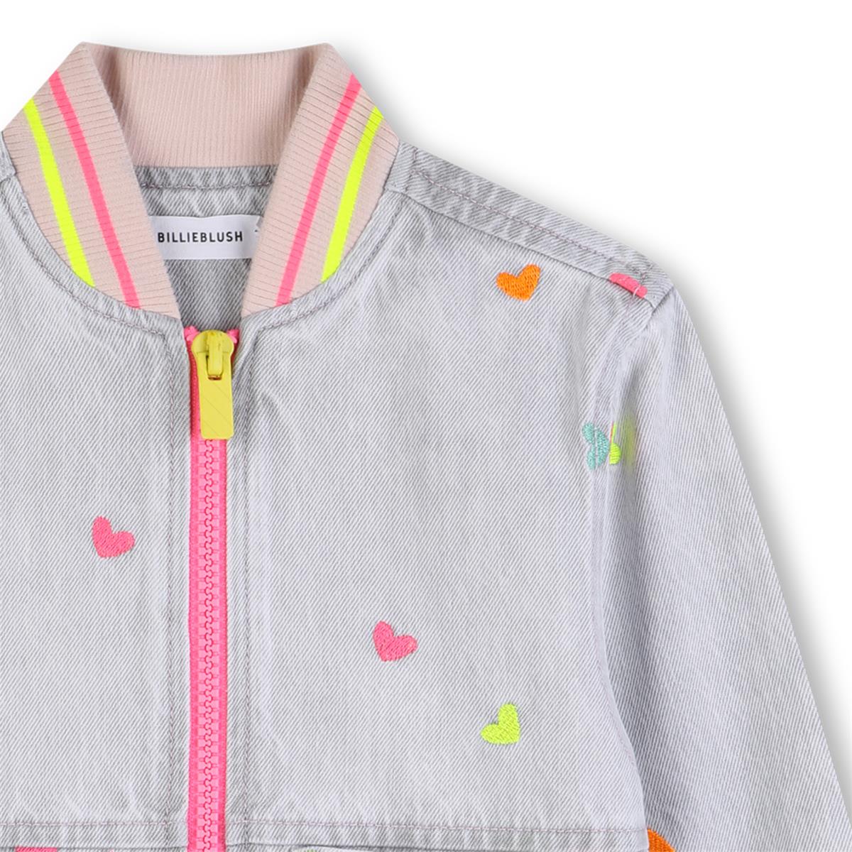 Billieblush – Graue Jeansjacke, bestickt mit bunten Herzen