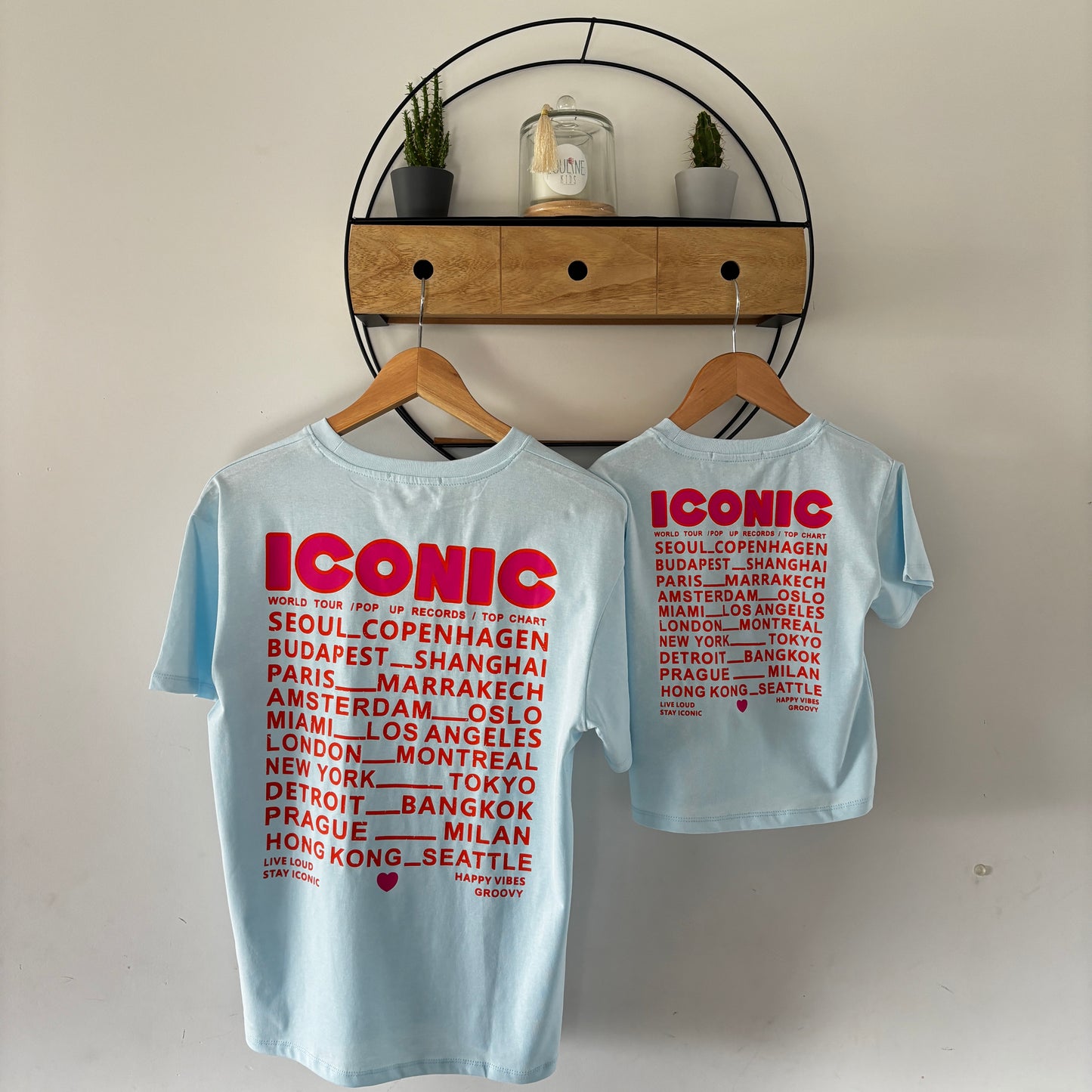 Madre e hija - Camiseta azul ICÓNICA